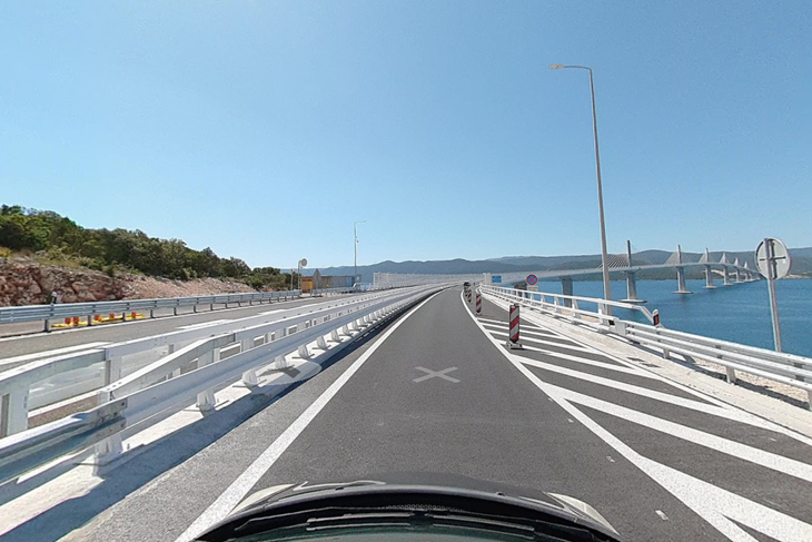 Street view s Pelješkog mosta kojeg su napravili Istrijani